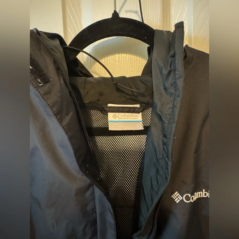 Women’s Columbia Black Lightweight Hooded Rain Jacket- Large - Picture 5 of 7